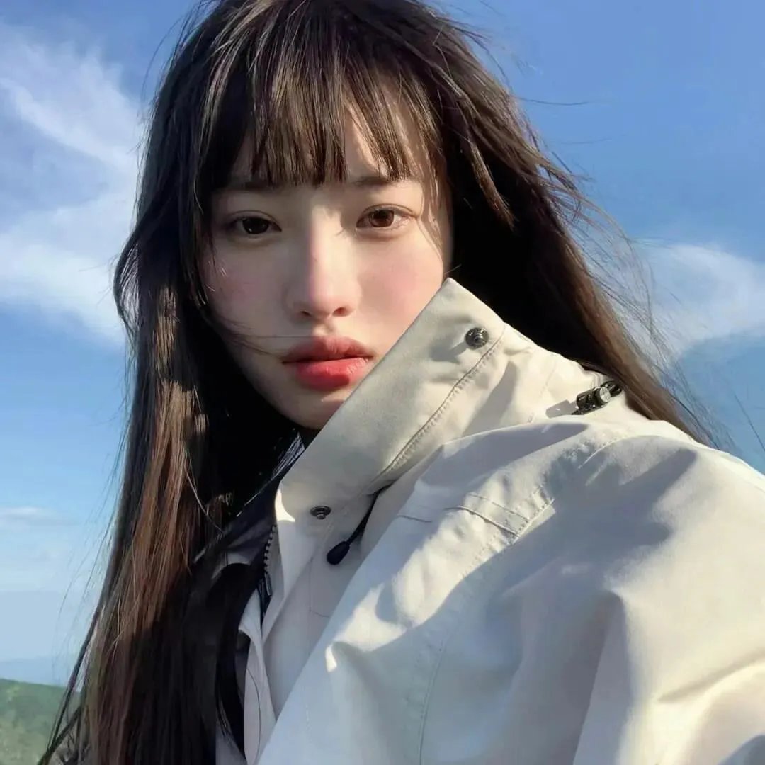 在火山下